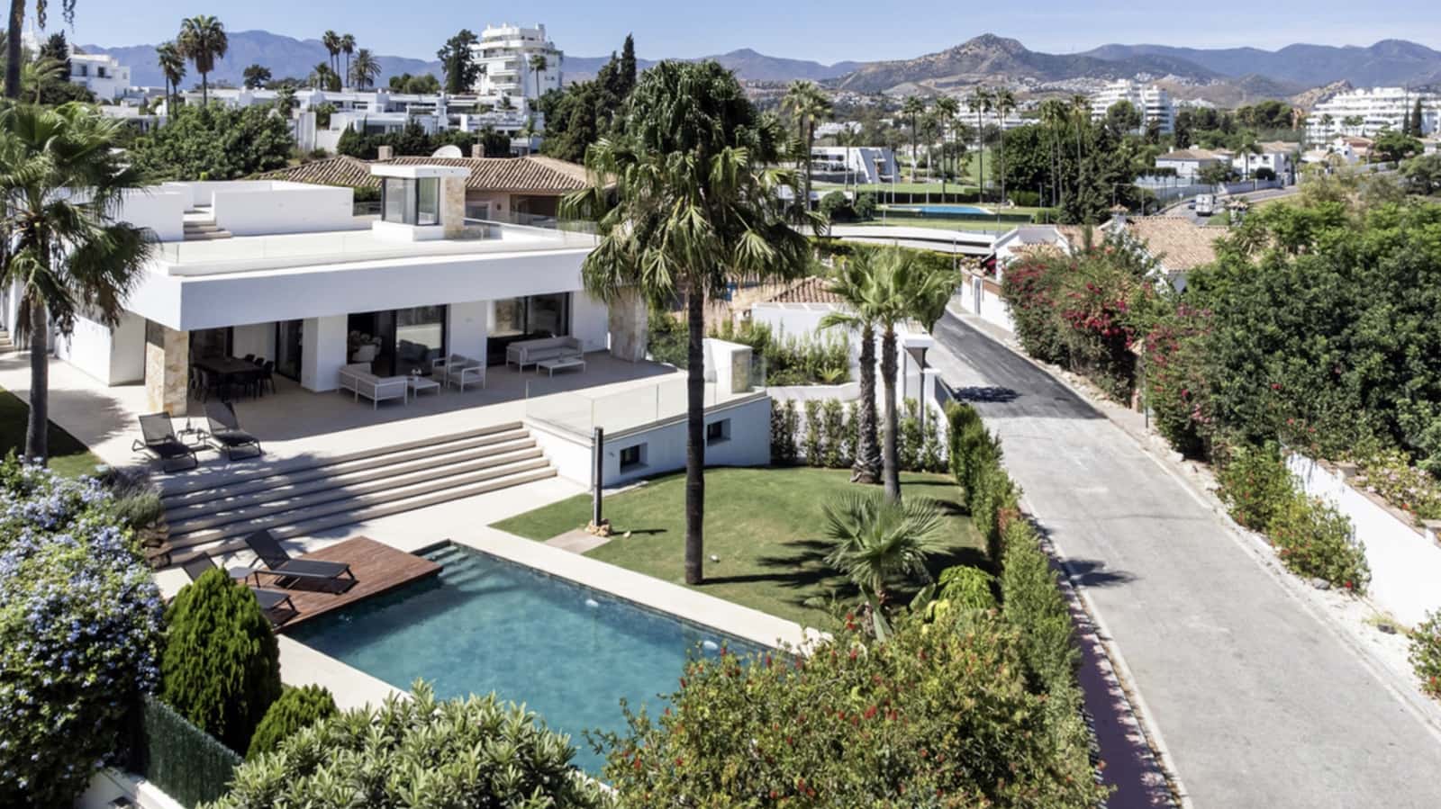 4 soveværelse Villa til salg i Guadalmina med swimmingpool garage - € 3.580.000 (Ref: 9494364)