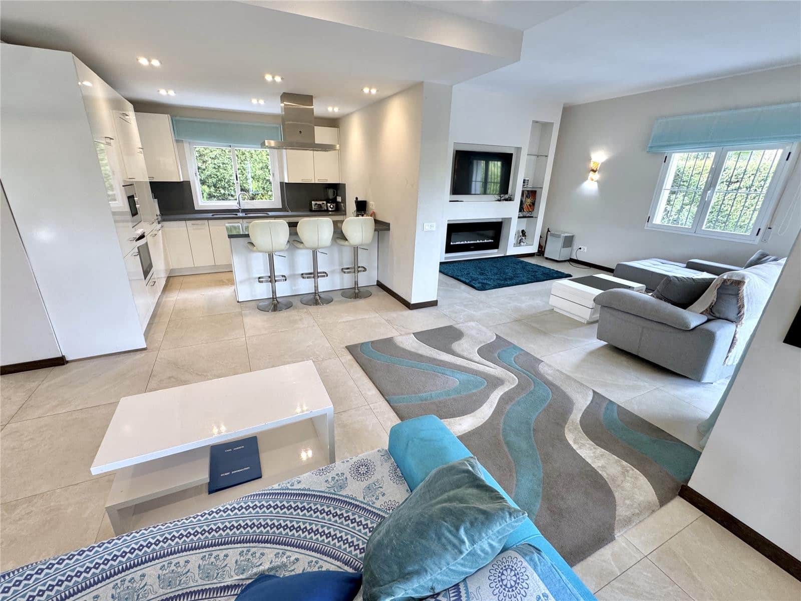 5 bedroom Villa for sale in Nueva Andalucia with pool garage - € 1,695,000 (Ref: 9497171)