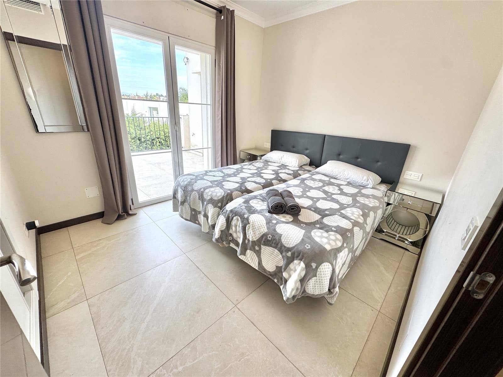 5 bedroom Villa for sale in Nueva Andalucia with pool garage - € 1,695,000 (Ref: 9497171)