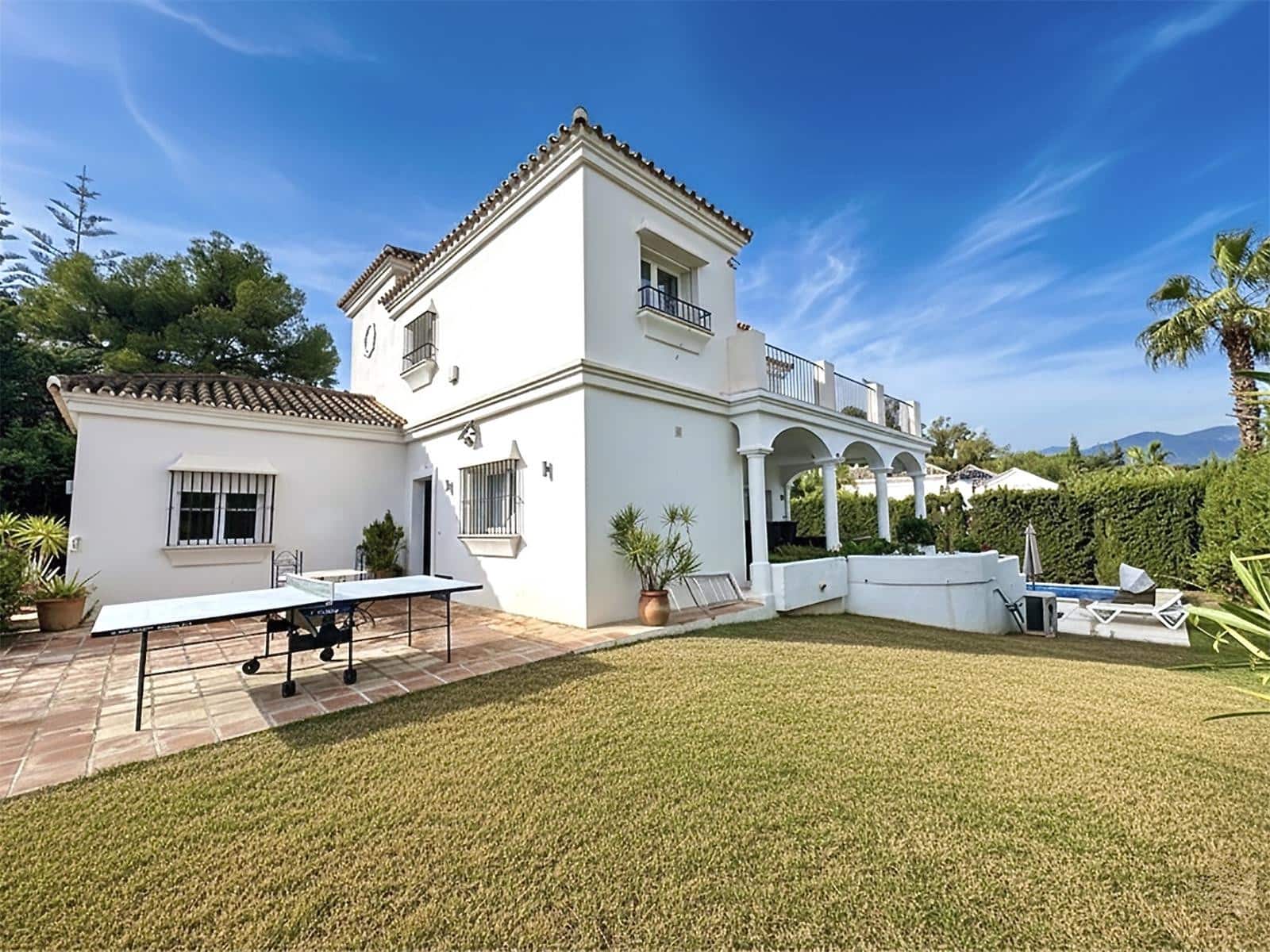5 bedroom Villa for sale in Nueva Andalucia with pool garage - € 1,695,000 (Ref: 9497171)