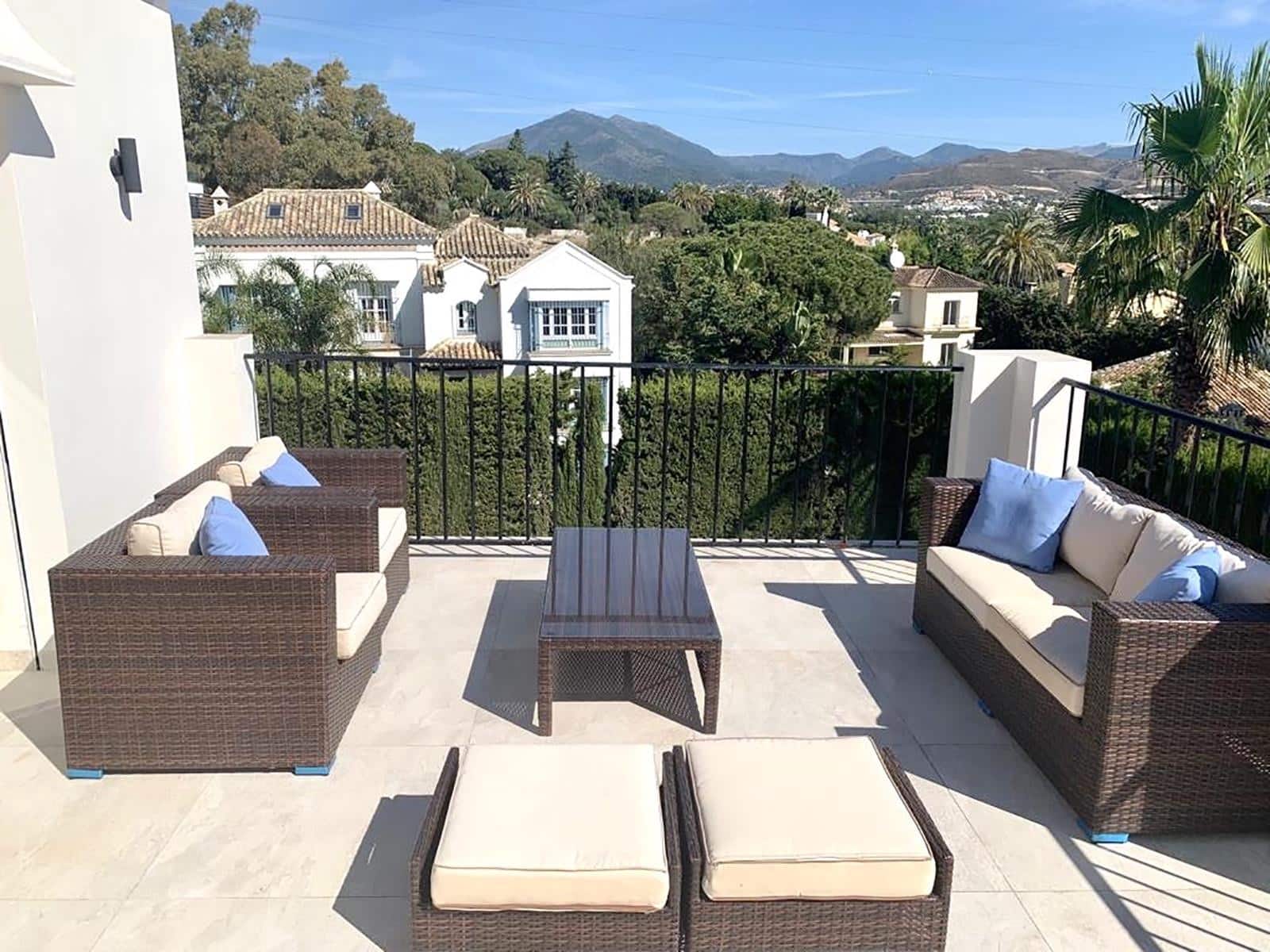 5 bedroom Villa for sale in Nueva Andalucia with pool garage - € 1,695,000 (Ref: 9497171)