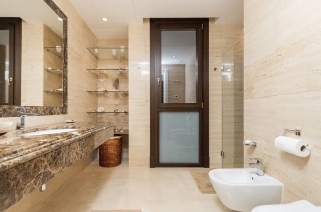 7 sypialnia Willa na sprzedaż w Guadalmina Baja, Marbella z basenem garażem - 4 999 000 € (Ref: 9502109)