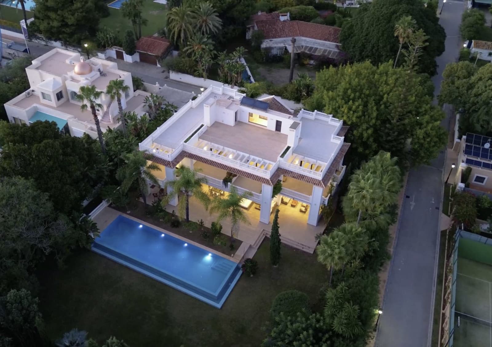 7 bedroom Villa for sale in Guadalmina with pool garage - € 4,999,000 (Ref: 9502109)