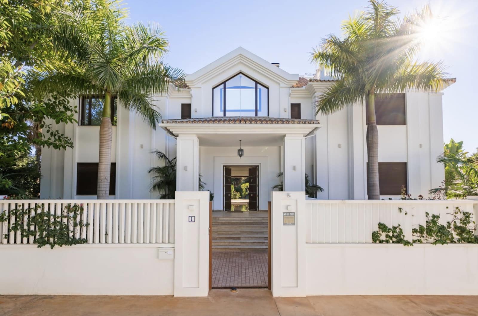 7 bedroom Villa for sale in Guadalmina with pool garage - € 4,999,000 (Ref: 9502109)