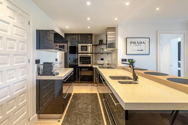 2 soveværelse Penthouse til salg i Marbella med swimmingpool garage - € 620.000 (Ref: 9502111)