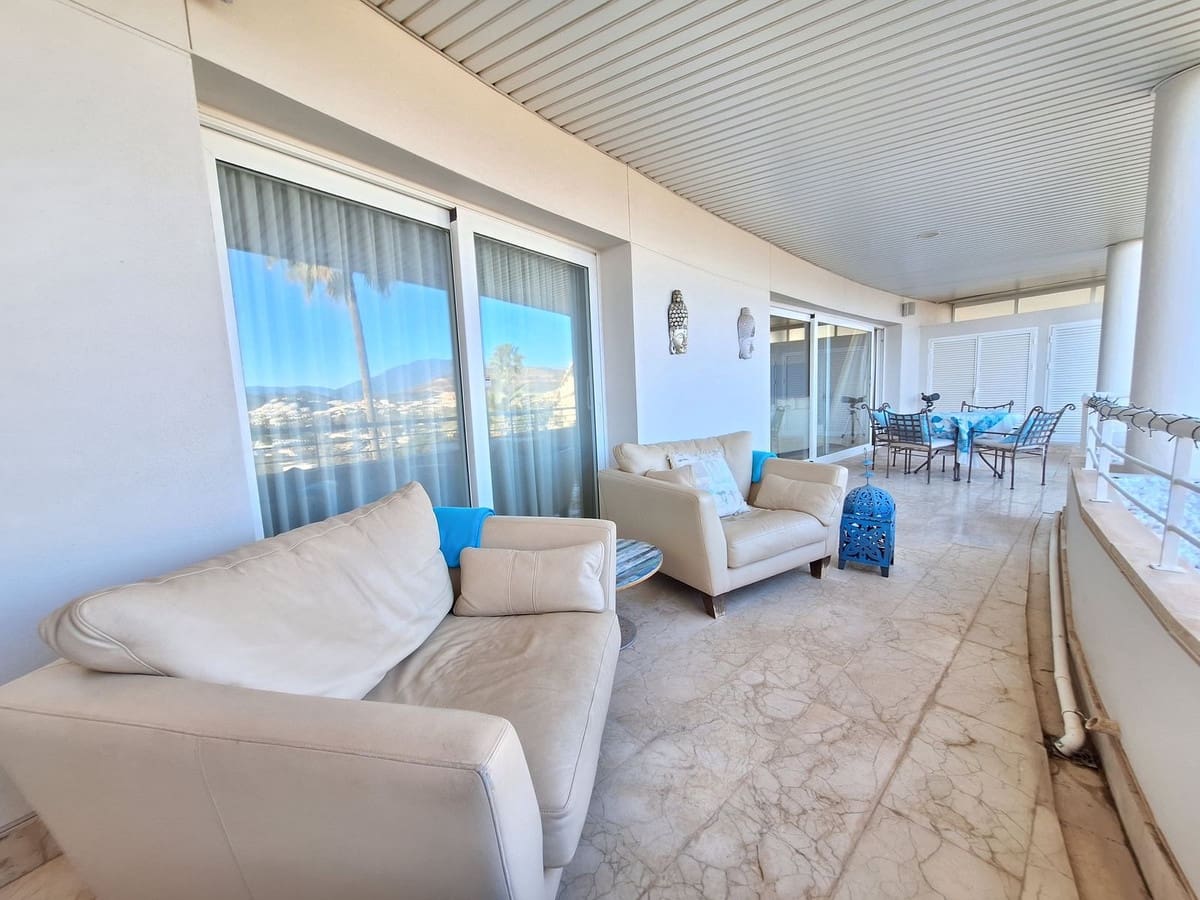 3 bedroom Penthouse for sale in Marbella with pool garage - € 1,590,000 (Ref: 9502112)