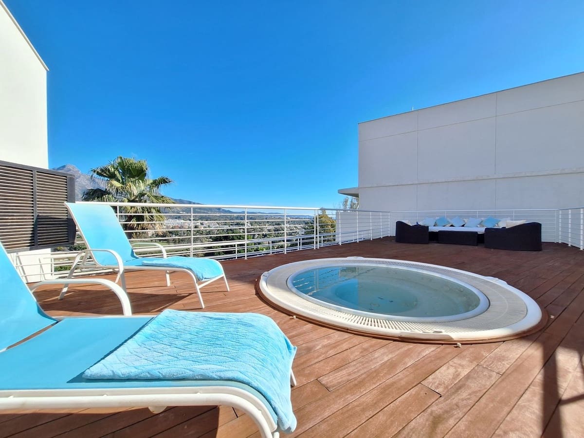 3 bedroom Penthouse for sale in Marbella with pool garage - € 1,590,000 (Ref: 9502112)
