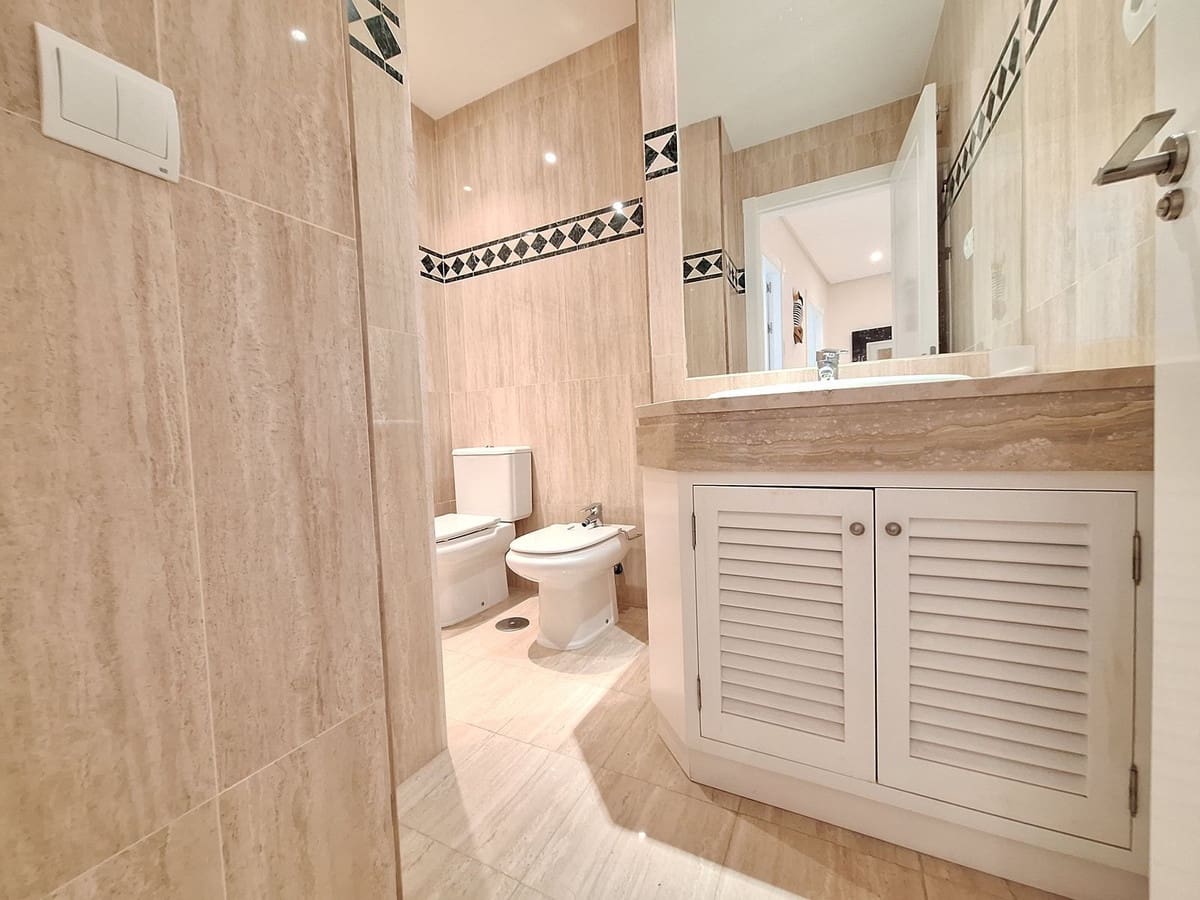 3 chambre Penthouse à vendre à Marbella avec piscine garage - 1 590 000 € (Ref: 9502112)