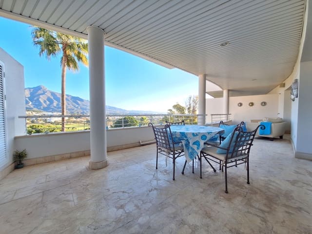 3 chambre Penthouse à vendre à Marbella avec piscine garage - 1 590 000 € (Ref: 9502112)