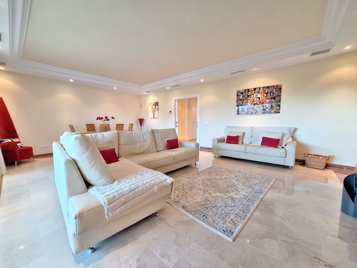 3 chambre Penthouse à vendre à Marbella avec piscine garage - 1 590 000 € (Ref: 9502112)