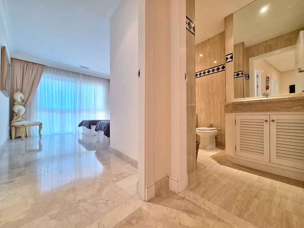 3 chambre Penthouse à vendre à Marbella avec piscine garage - 1 590 000 € (Ref: 9502112)
