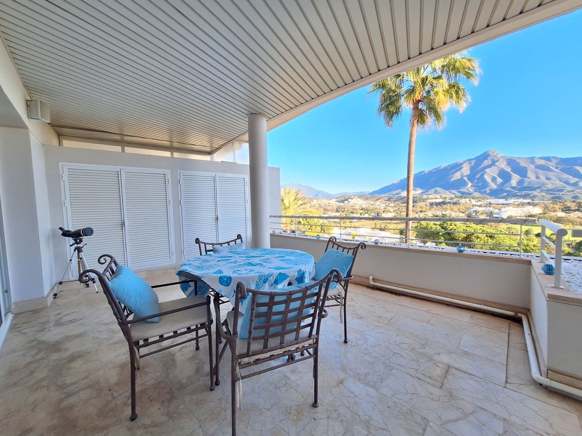 3 chambre Penthouse à vendre à Marbella avec piscine garage - 1 590 000 € (Ref: 9502112)