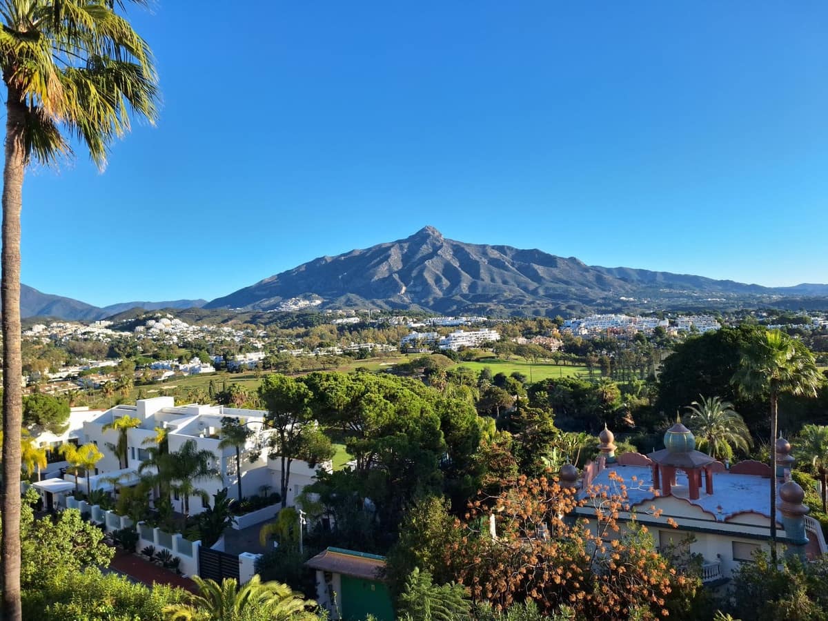 3 chambre Penthouse à vendre à Marbella avec piscine garage - 1 590 000 € (Ref: 9502112)