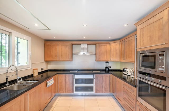 4 Zimmer Doppelhaus zu verkaufen in La Quinta, Benahavís mit Pool Garage - 1.050.000 € (Ref: 9503991)