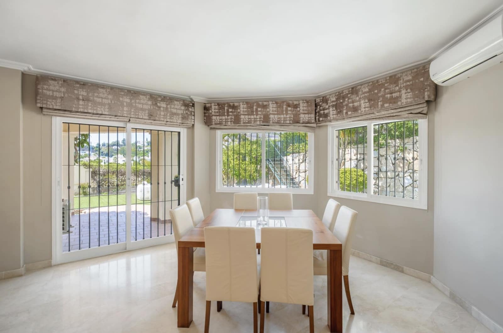 4 Zimmer Doppelhaus zu verkaufen in La Quinta mit Pool Garage - 1.050.000 € (Ref: 9503991)