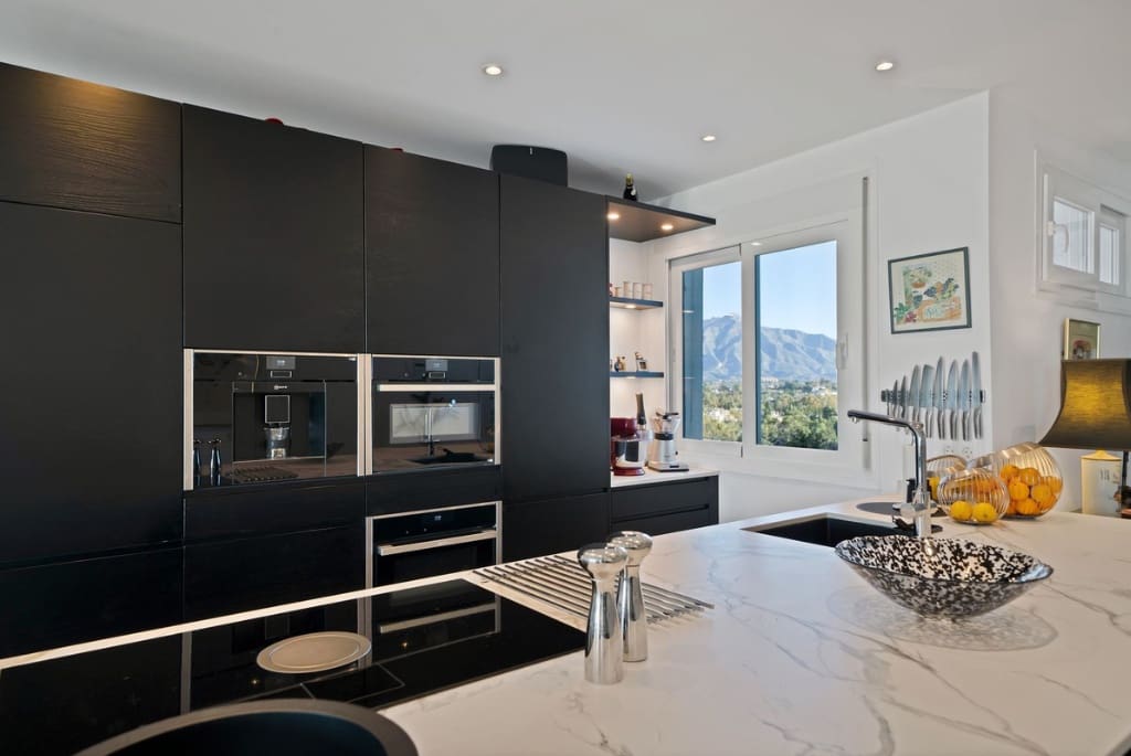 2 makuuhuone Huoneisto myytävänä paikassa Guadalmina mukana uima-altaan 
autotalli - 875 000 € (Ref: 9503992)