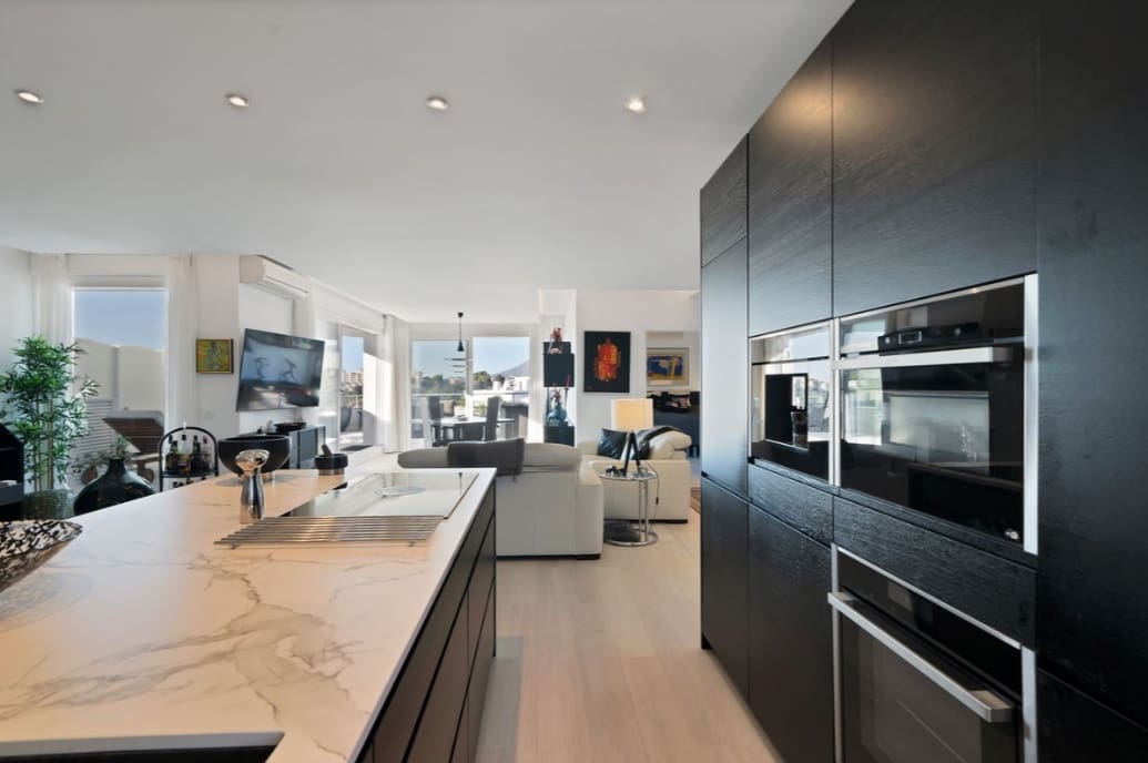 2 makuuhuone Huoneisto myytävänä paikassa Guadalmina mukana uima-altaan 
autotalli - 875 000 € (Ref: 9503992)