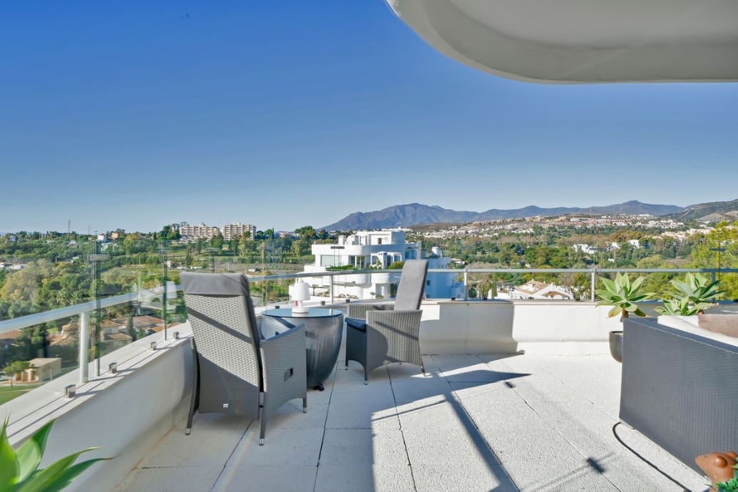 2 makuuhuone Huoneisto myytävänä paikassa Guadalmina mukana uima-altaan 
autotalli - 875 000 € (Ref: 9503992)