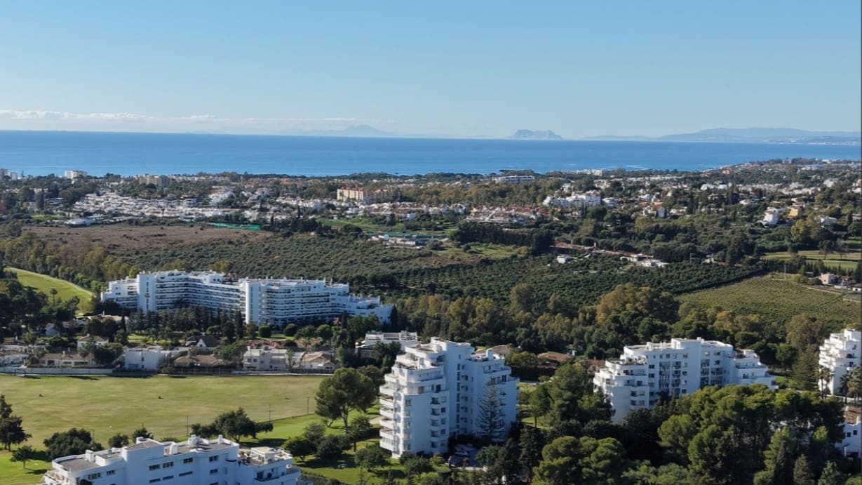 2 makuuhuone Huoneisto myytävänä paikassa Guadalmina mukana uima-altaan 
autotalli - 875 000 € (Ref: 9503992)