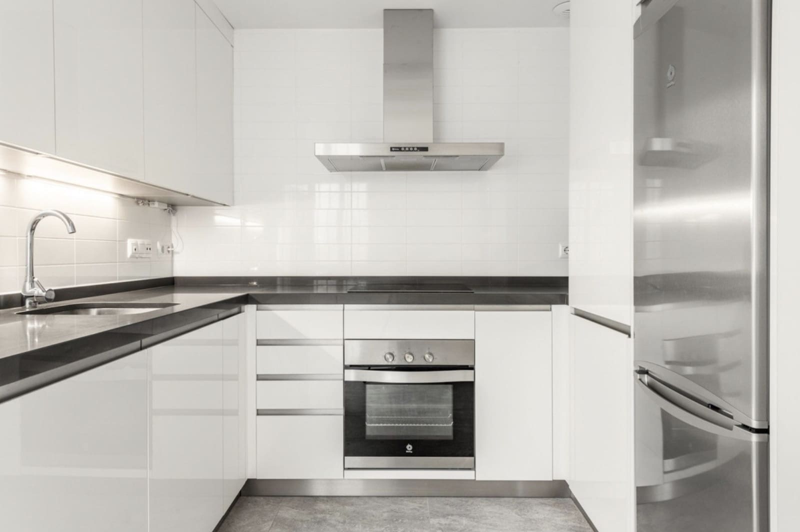 3 soverom Kjedet enebolig til salgs i Nueva Andalucia med svømmebasseng garasje - € 599 000 (Ref: 9503993)