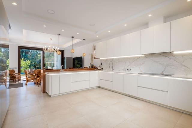 7 sovrum Villa till salu i Guadalmina Baja, Marbella med pool garage - 5 190 000 € (Ref: 9503994)