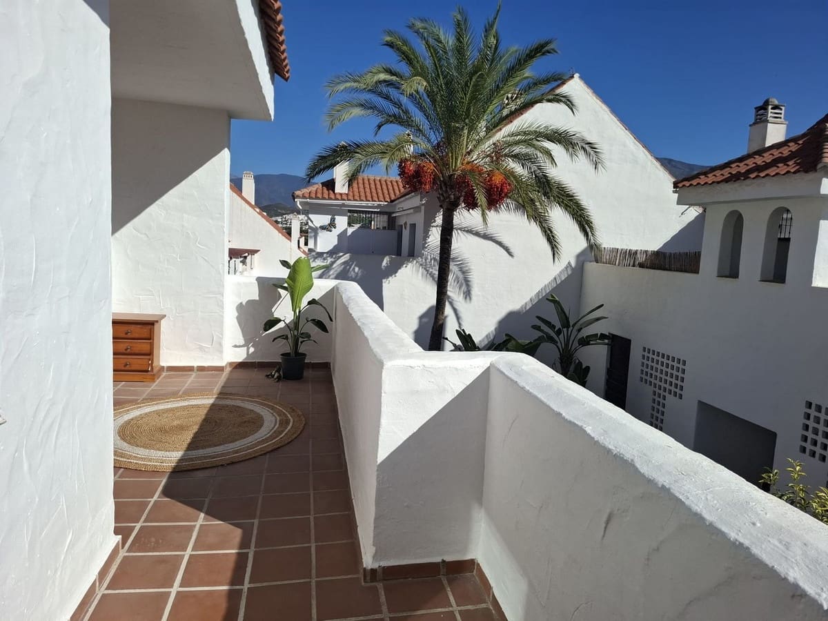 3 bedroom Apartment for sale in Nueva Andalucia with pool garage - € 685,000 (Ref: 9503997)