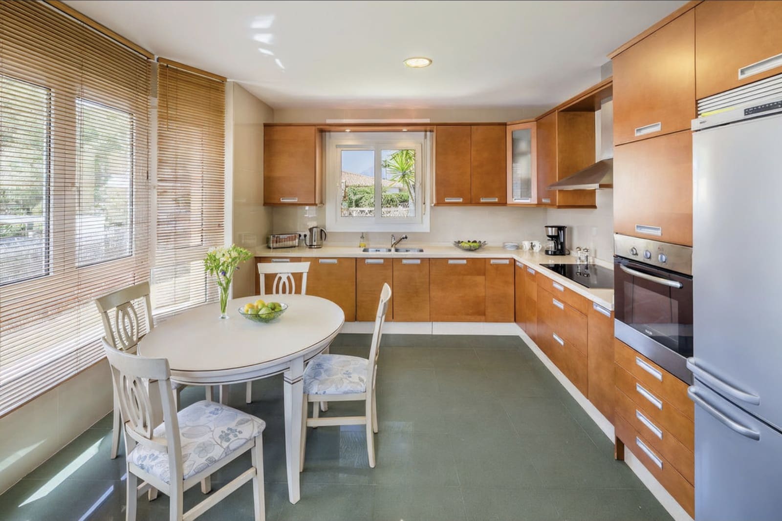 4 bedroom Villa for sale in Marbella with pool garage - € 2,440,000 (Ref: 9508662)