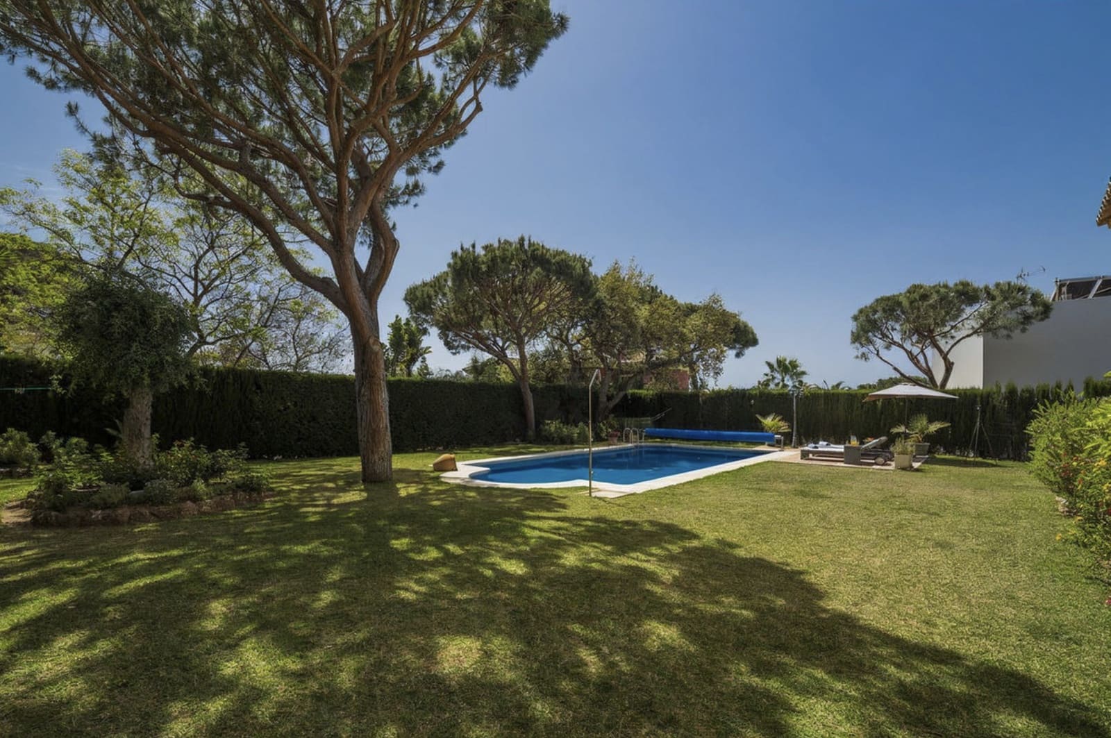 4 bedroom Villa for sale in Marbella with pool garage - € 2,440,000 (Ref: 9508662)
