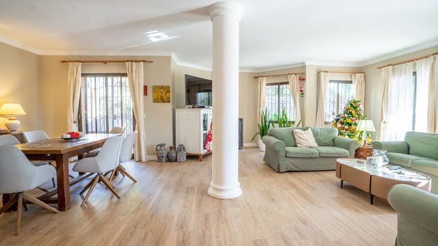 5 soverom Villa til salgs i Nueva Andalucia, Marbella - € 1 700 000 (Ref: 9508664)