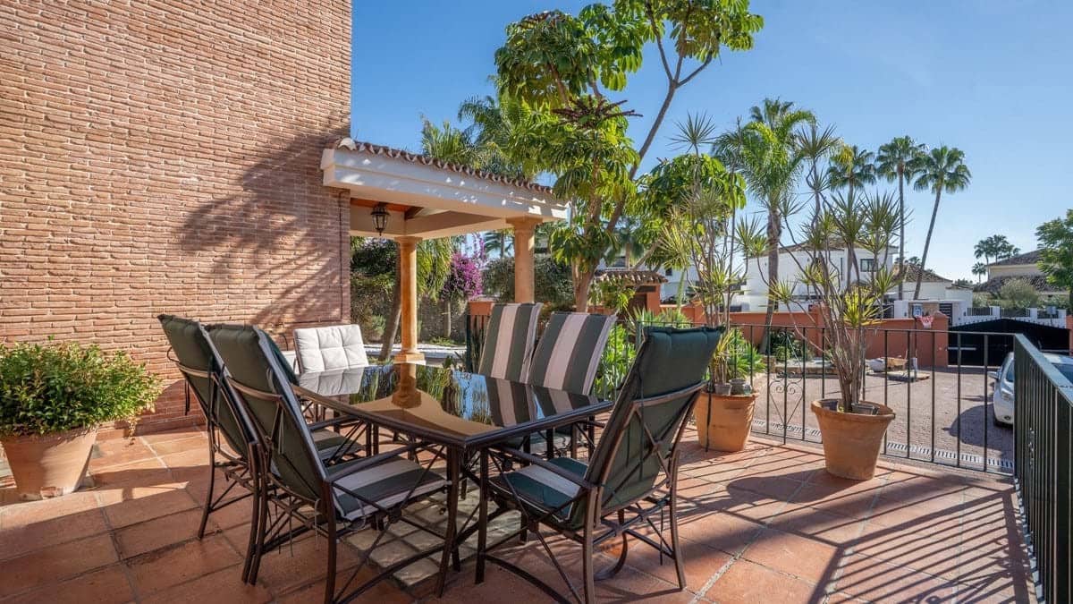 5 bedroom Villa for sale in Nueva Andalucia - € 1,700,000 (Ref: 9508664)