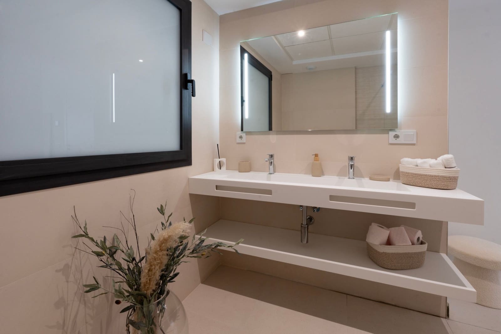 3 bedroom Apartment for sale in San Pedro de Alcantara with garage - € 440,000 (Ref: 9508666)