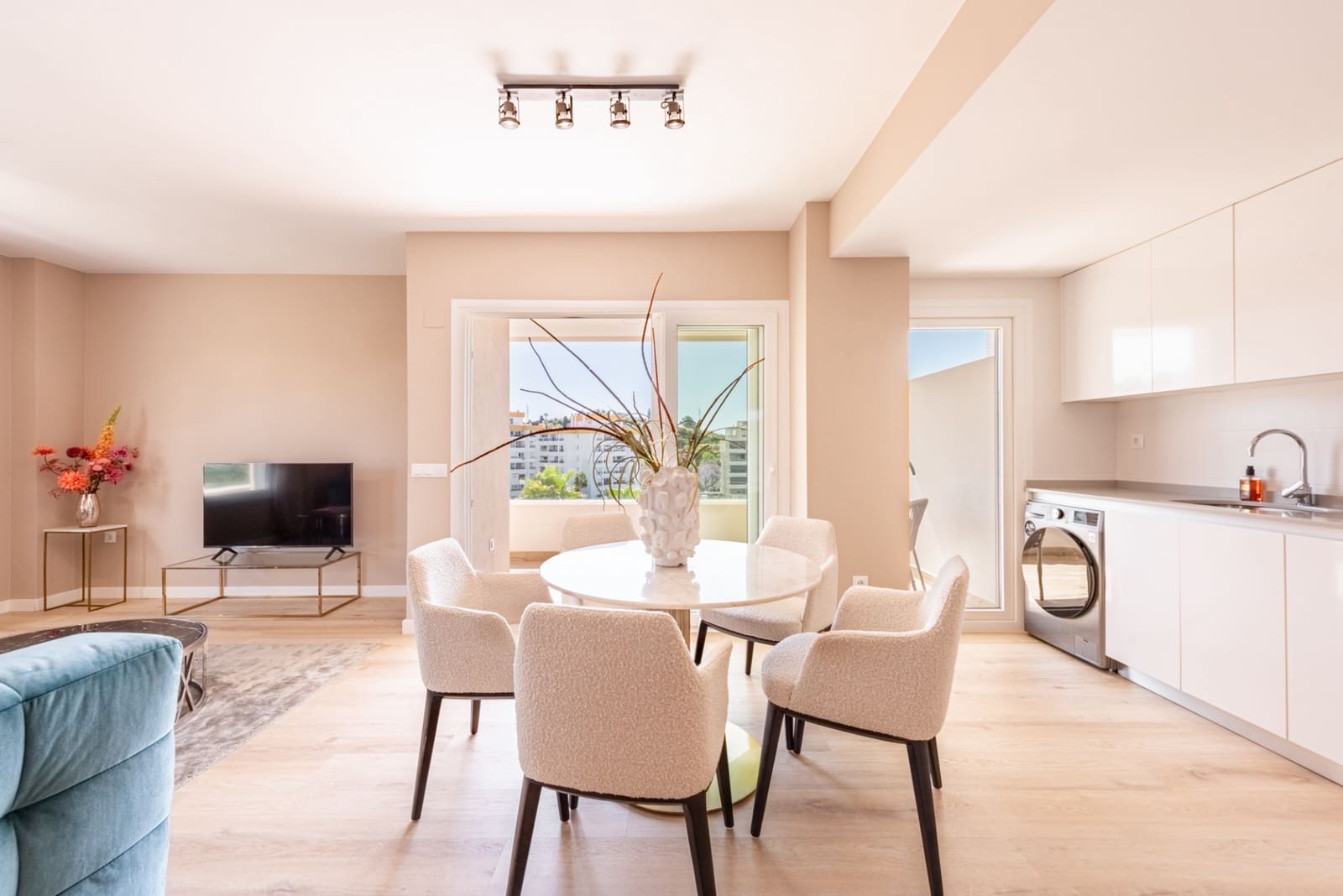 3 soverom Leilighet til salgs i Nueva Andalucia med svømmebasseng garasje - € 559 000 (Ref: 9508686)