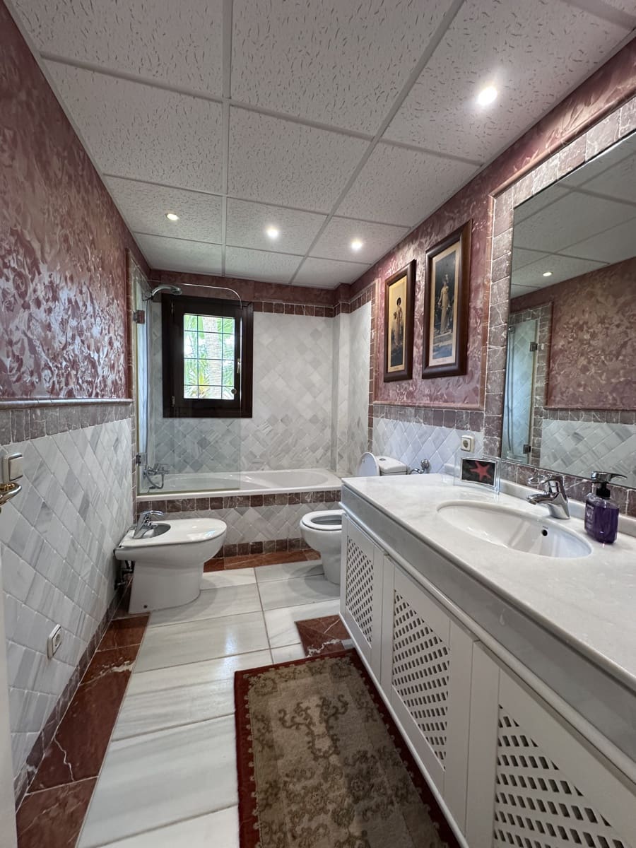 4 bedroom Apartment for sale in Golden Mile with pool garage - € 2,100,000 (Ref: 9508694)