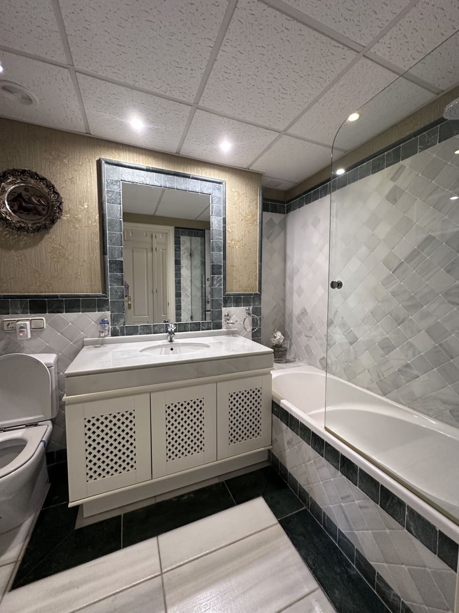 4 bedroom Apartment for sale in Golden Mile with pool garage - € 2,100,000 (Ref: 9508694)