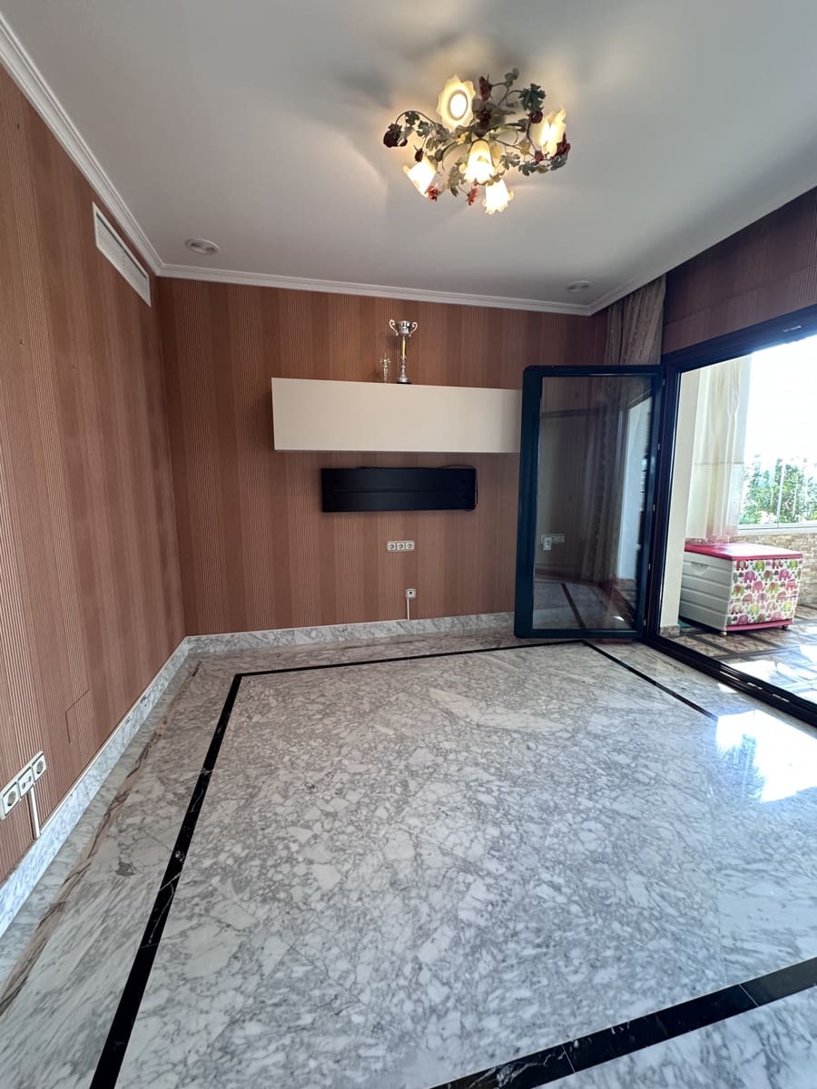 4 bedroom Apartment for sale in Golden Mile with pool garage - € 2,100,000 (Ref: 9508694)