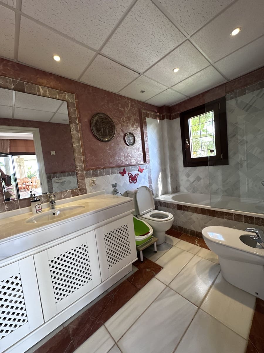 4 bedroom Apartment for sale in Golden Mile with pool garage - € 2,100,000 (Ref: 9508694)