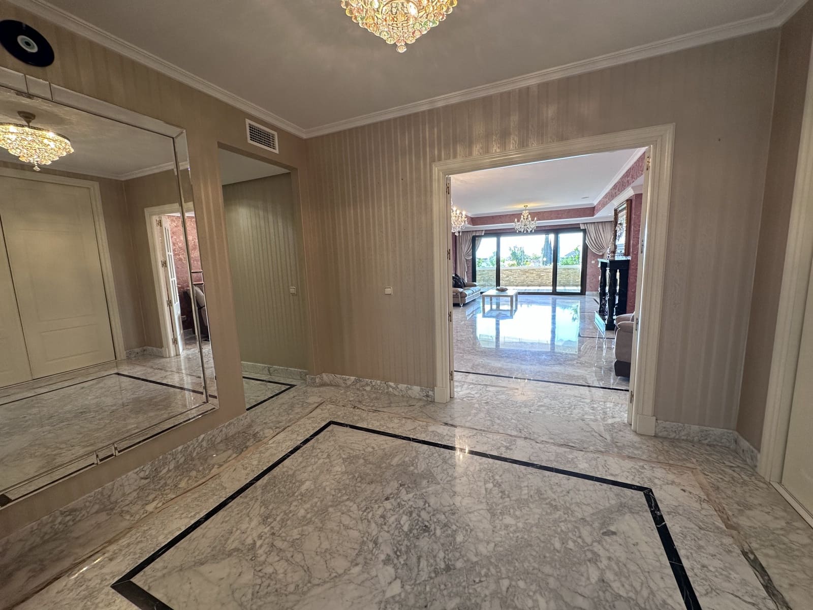 4 bedroom Apartment for sale in Golden Mile with pool garage - € 2,100,000 (Ref: 9508694)