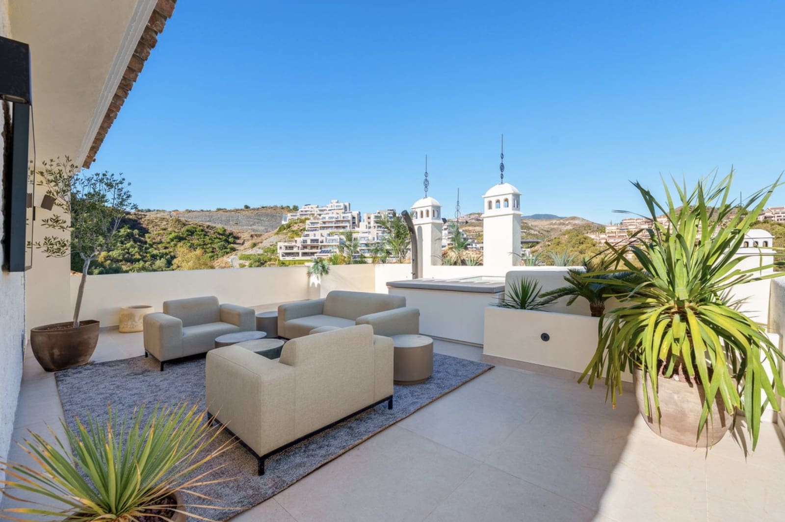 3 makuuhuone Kattohuoneisto myytävänä paikassa Nueva Andalucia - 2 750 000 € (Ref: 9513305)