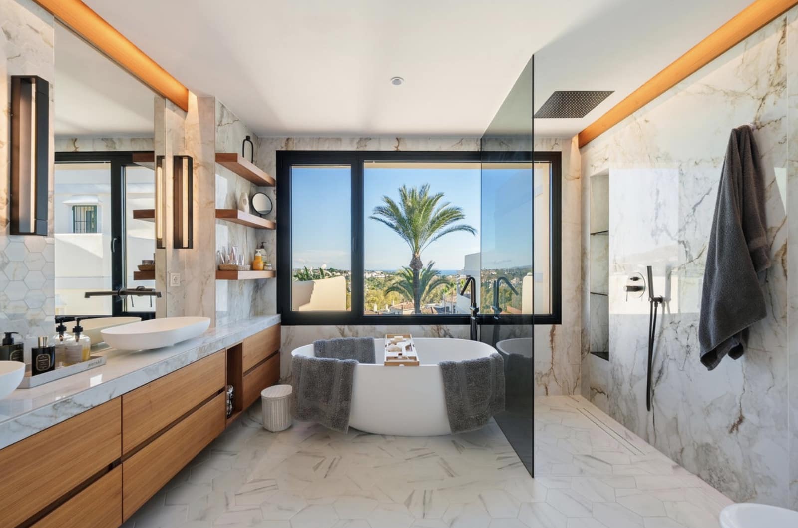 3 makuuhuone Kattohuoneisto myytävänä paikassa Nueva Andalucia - 2 750 000 € (Ref: 9513305)