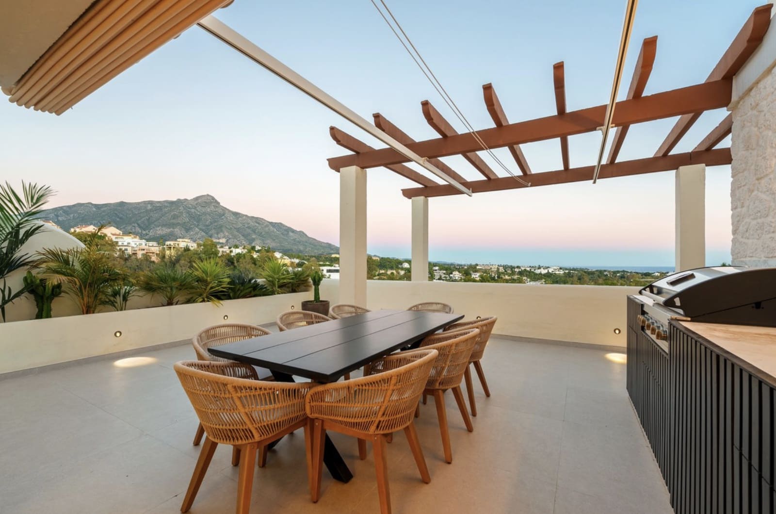 3 makuuhuone Kattohuoneisto myytävänä paikassa Nueva Andalucia - 2 750 000 € (Ref: 9513305)
