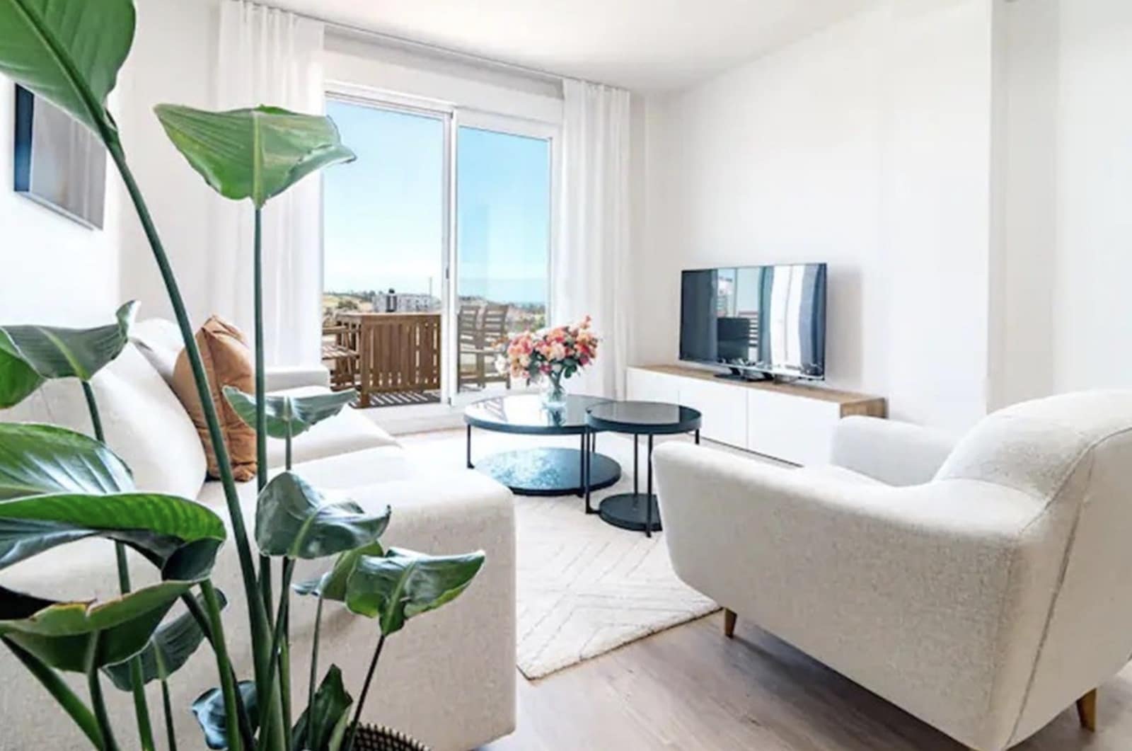 2 soverom Leilighet til salgs i Nueva Andalucia med svømmebasseng garasje - € 399 000 (Ref: 9524116)