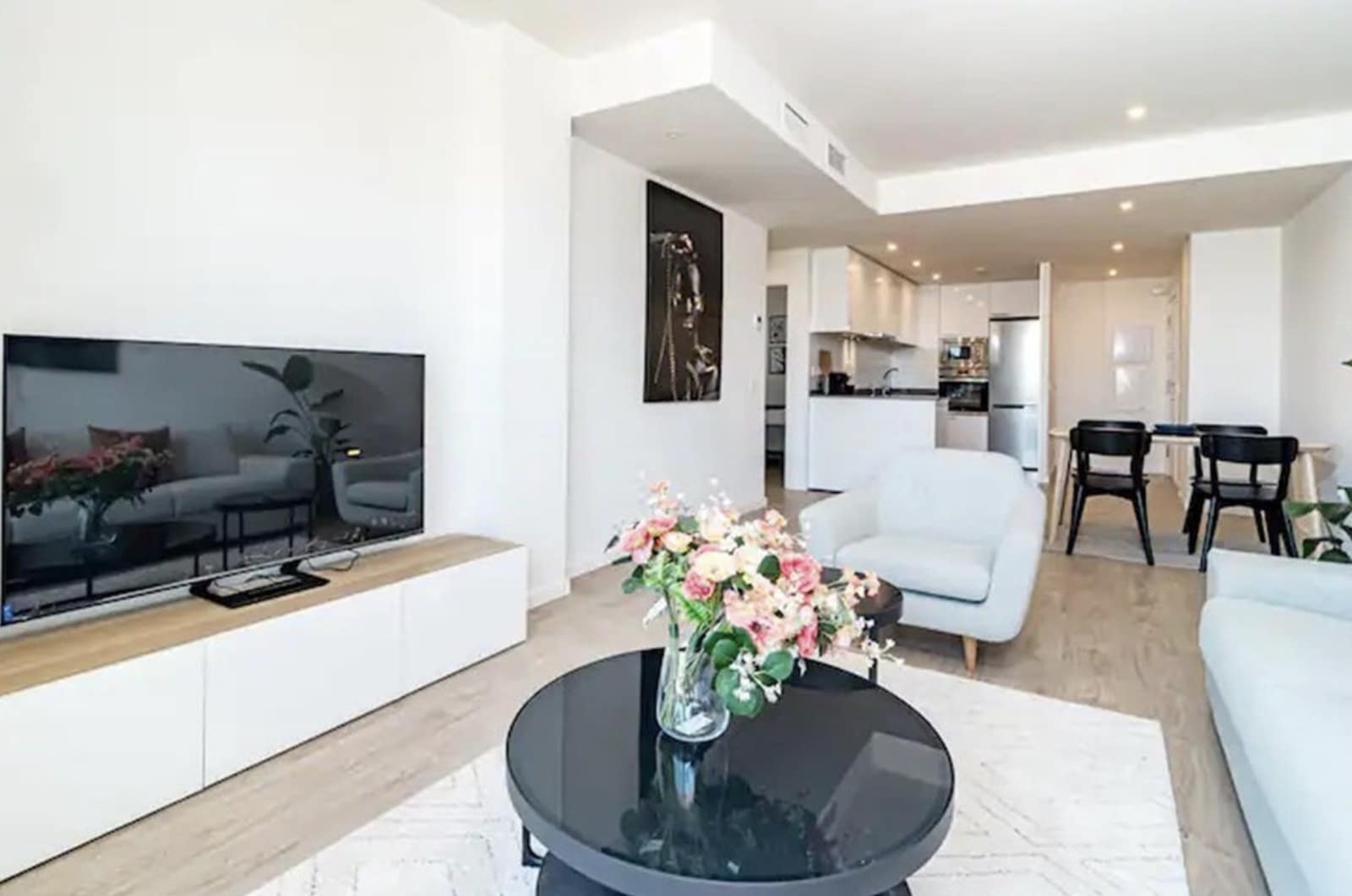 2 bedroom Apartment for sale in Nueva Andalucia with pool garage - € 399,000 (Ref: 9524116)
