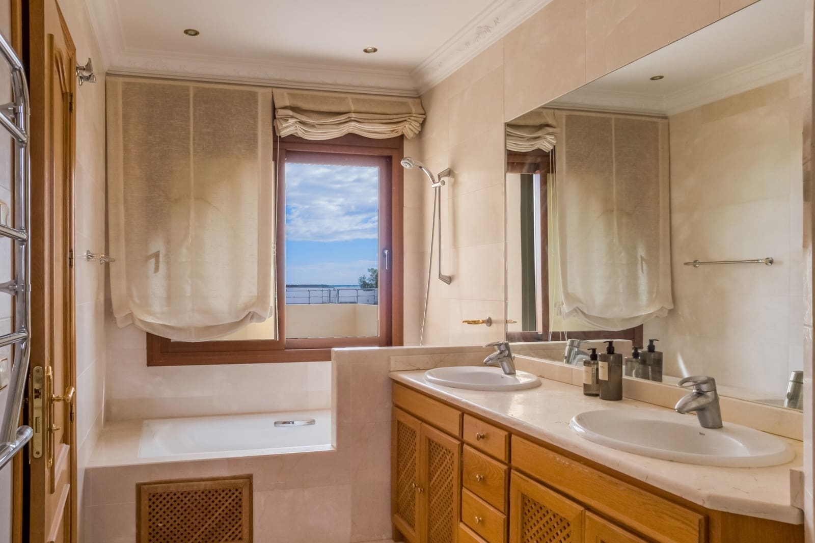 5 sovrum Villa till salu i La Quinta med pool garage - 2 400 000 € (Ref: 9524117)