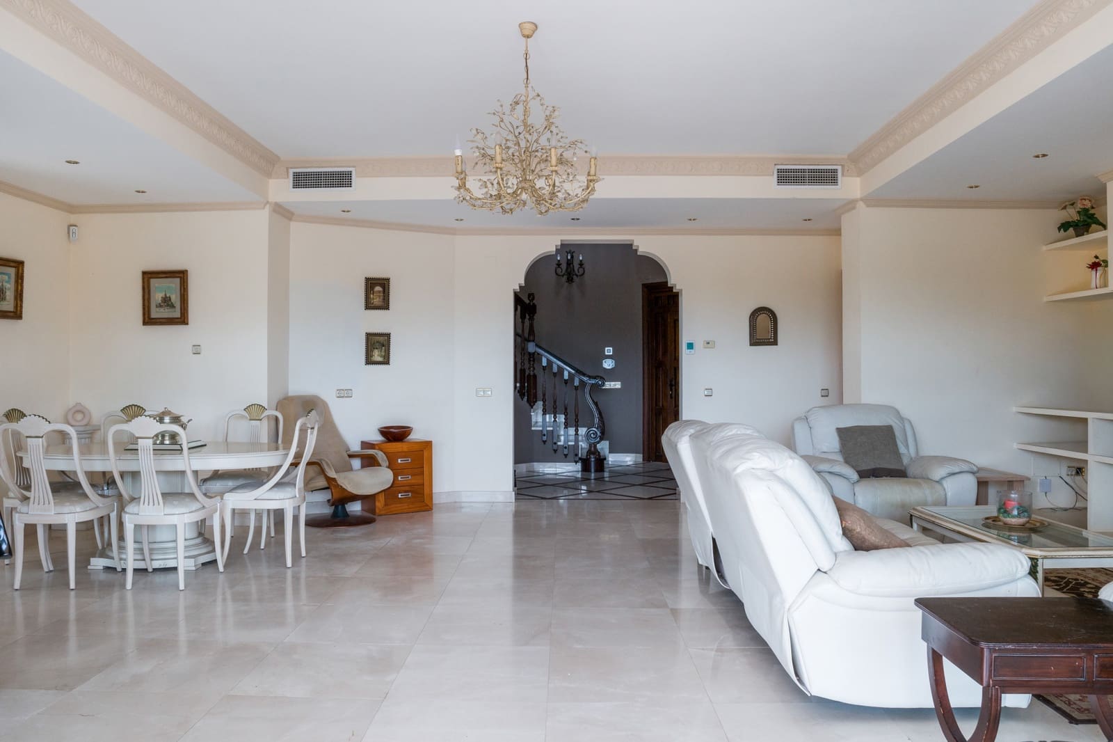 5 sovrum Villa till salu i La Quinta med pool garage - 2 400 000 € (Ref: 9524117)