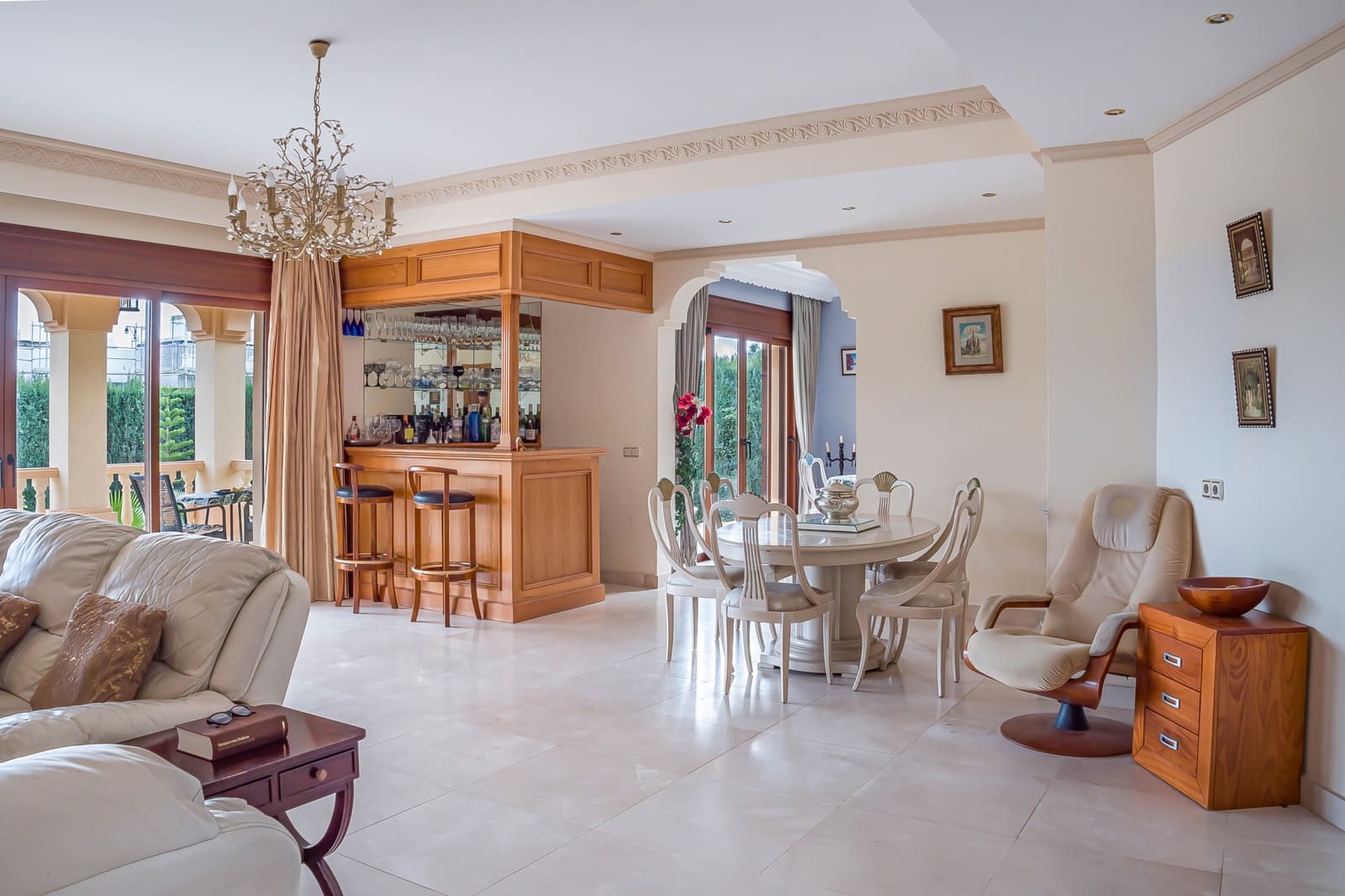 5 sovrum Villa till salu i La Quinta med pool garage - 2 400 000 € (Ref: 9524117)