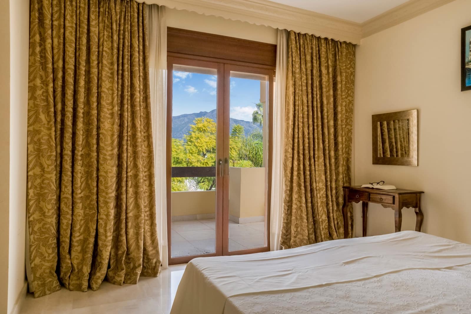 5 sovrum Villa till salu i La Quinta med pool garage - 2 400 000 € (Ref: 9524117)