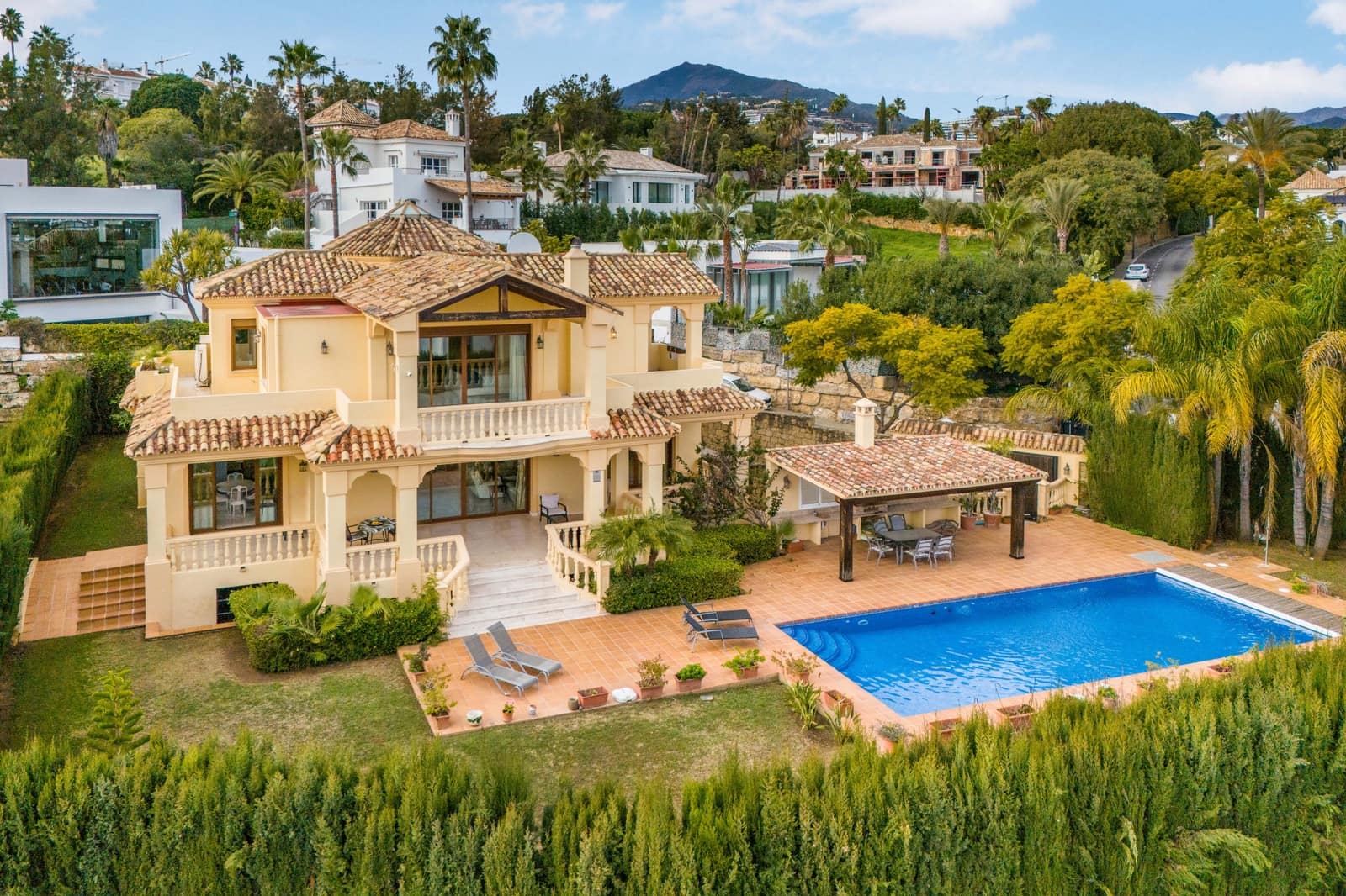 5 sovrum Villa till salu i La Quinta med pool garage - 2 400 000 € (Ref: 9524117)