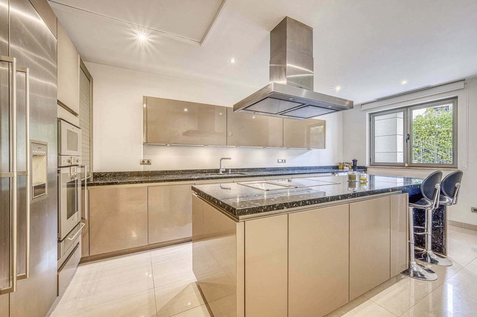 5 sovrum Semi-fristående Villa till salu i Golden Mile med pool garage - 2 950 000 € (Ref: 9527508)