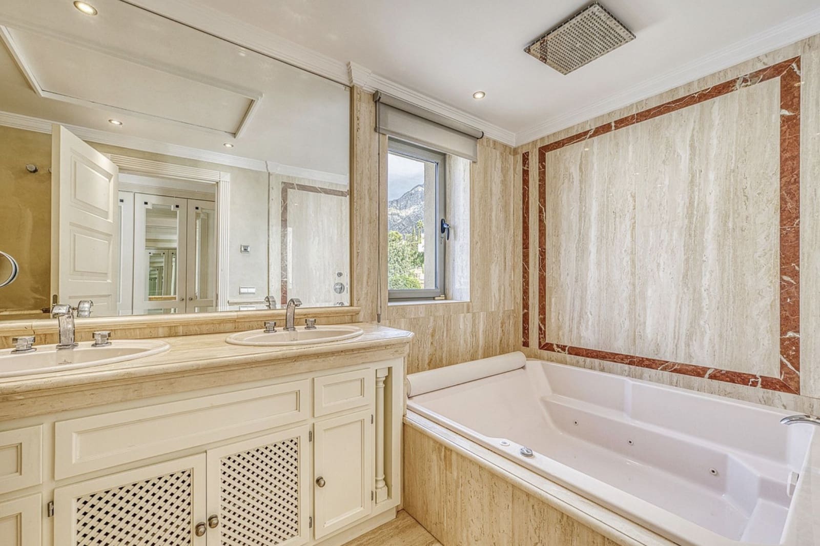 5 sovrum Semi-fristående Villa till salu i Golden Mile med pool garage - 2 950 000 € (Ref: 9527508)