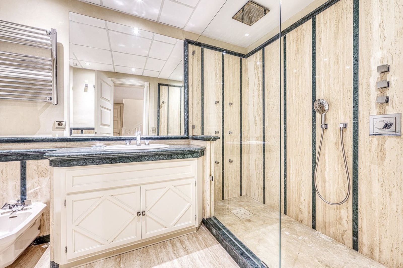 5 sovrum Semi-fristående Villa till salu i Golden Mile med pool garage - 2 950 000 € (Ref: 9527508)